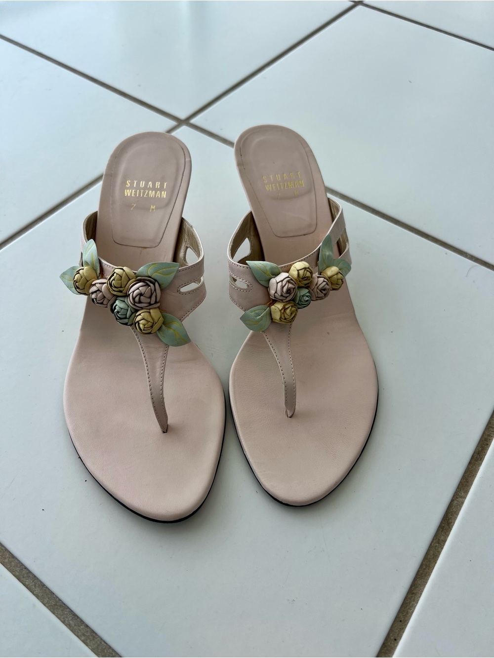 Vintage Stuart Weitzman Women’s Blush Leather Floral Thong Sandals